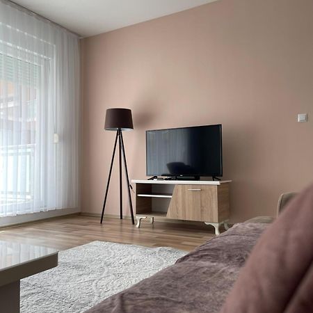 Entire Apartment - Near The Center Pristina Eksteriør billede