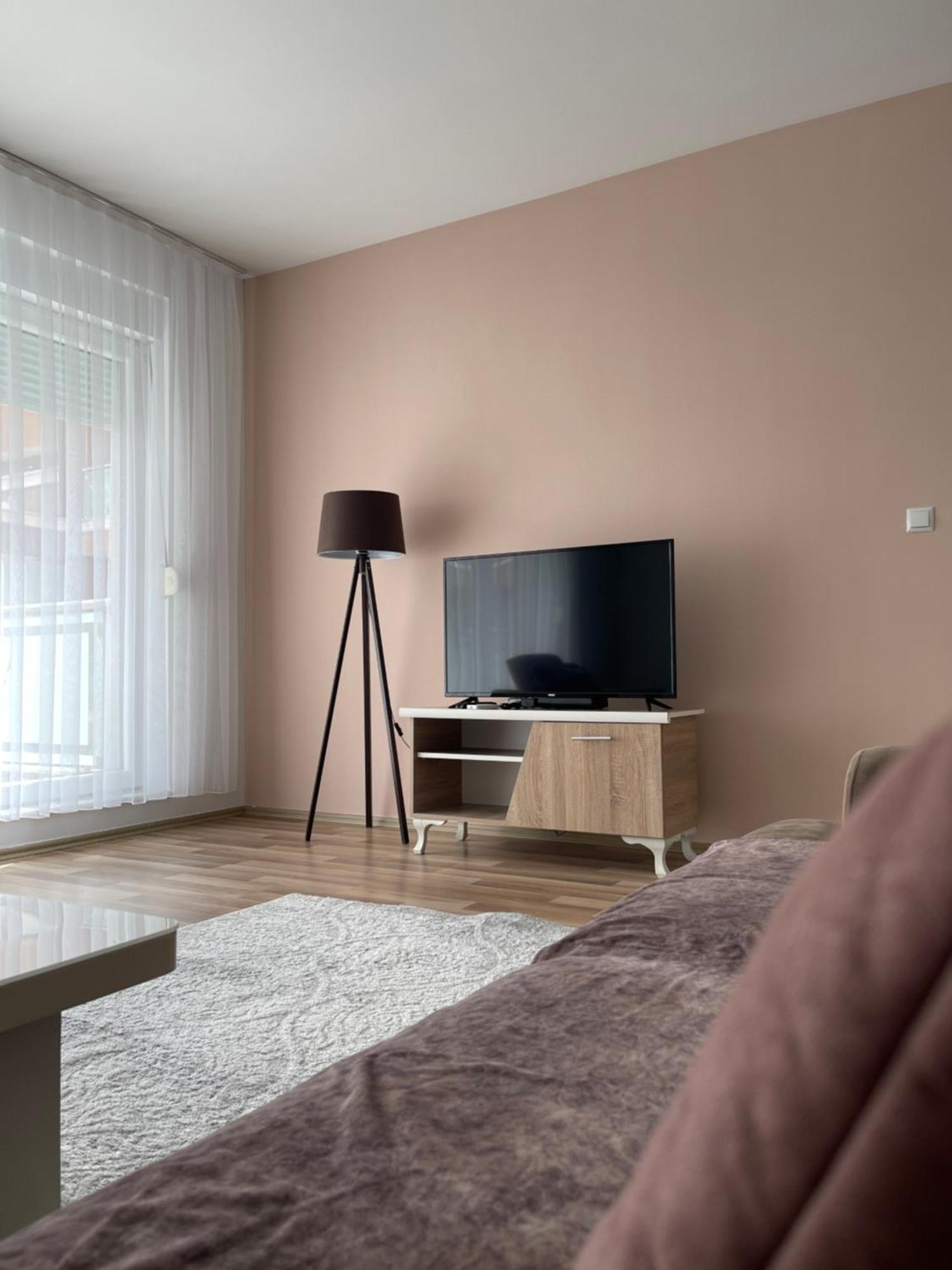 Entire Apartment - Near The Center Pristina Eksteriør billede